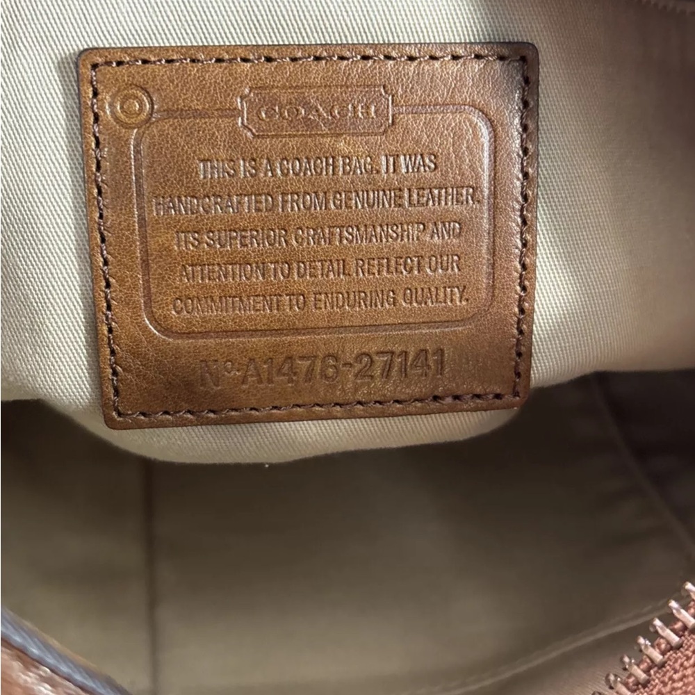 Authentic coach legacy studded caramelized tan large leather duffle bag 14x12 - Picture 8 of 8
